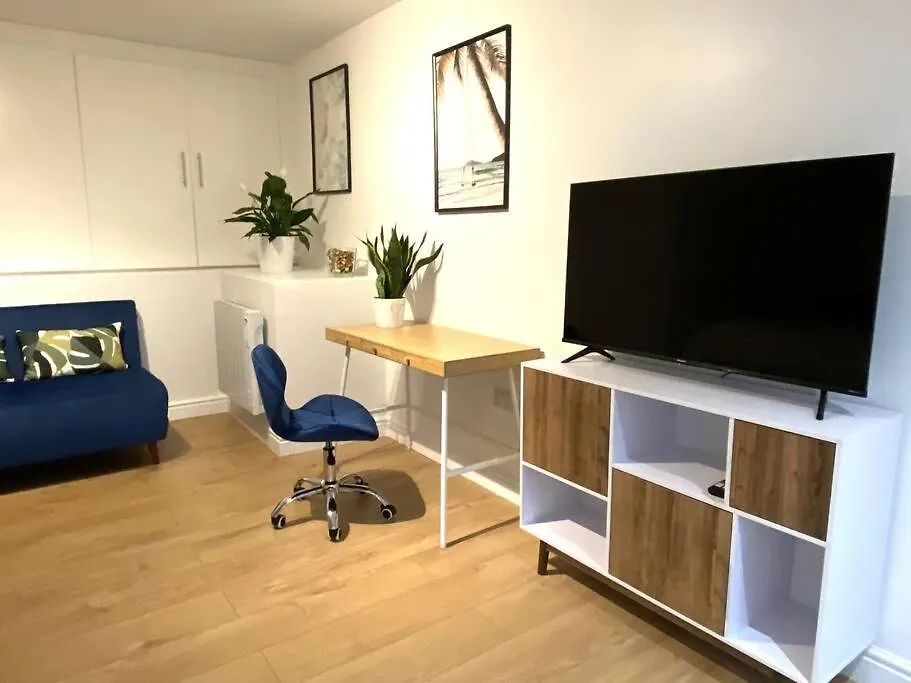 Redhill Town Centre Garden Flat Apartment United Kingdom